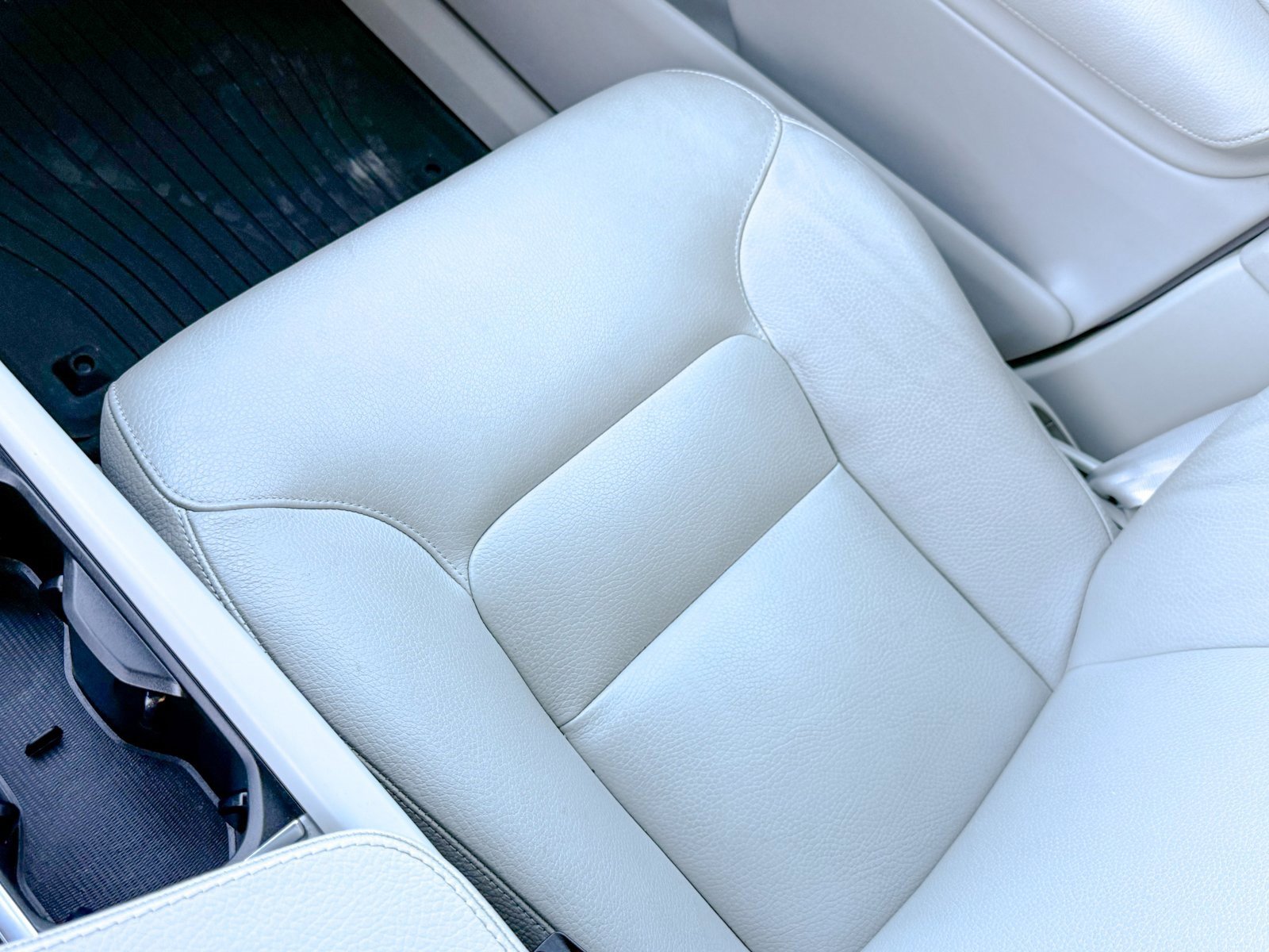 Used 2022 Volvo XC90 T5 Momentum w/ Climate Package image 37