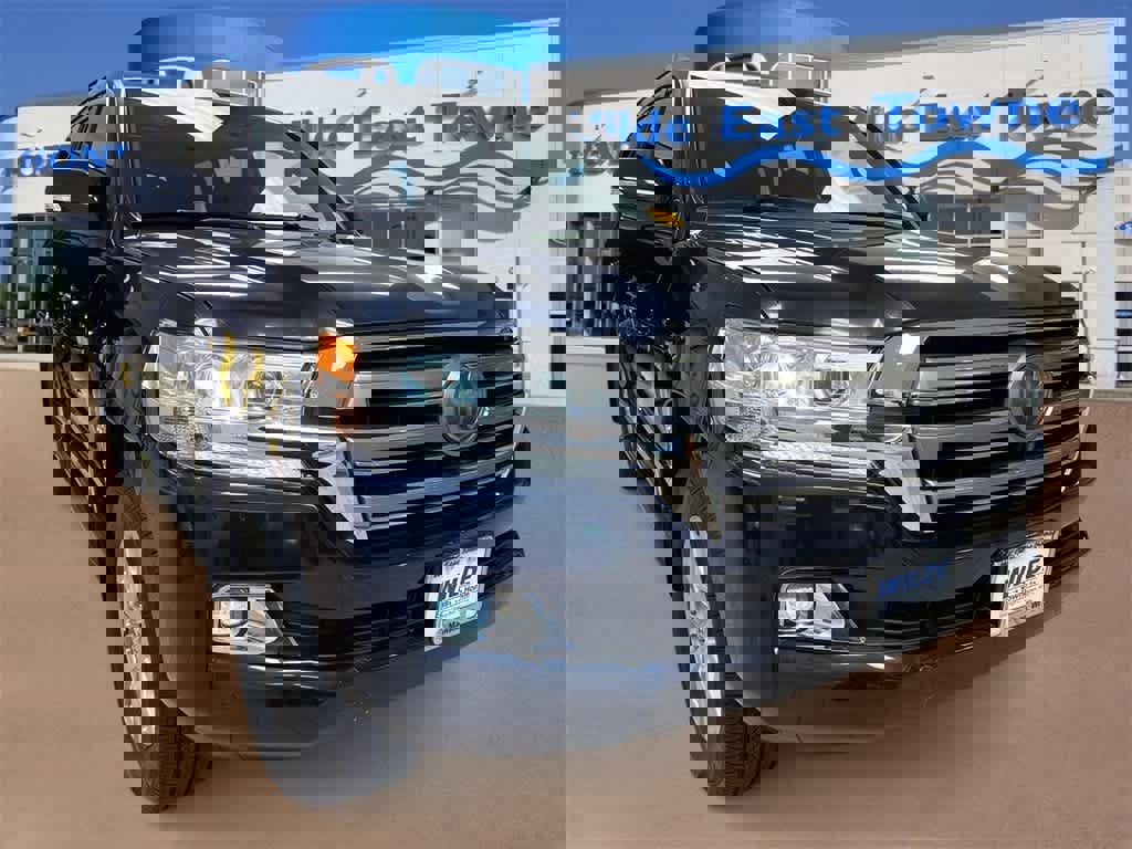 Used 2016 Toyota Land Cruiser image 2