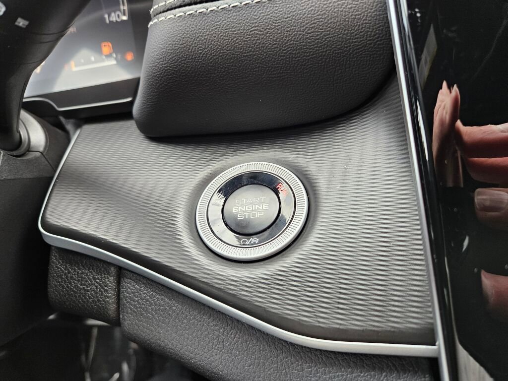 Used 2025 Jeep Grand Cherokee Altitude AWD/4WD image 25