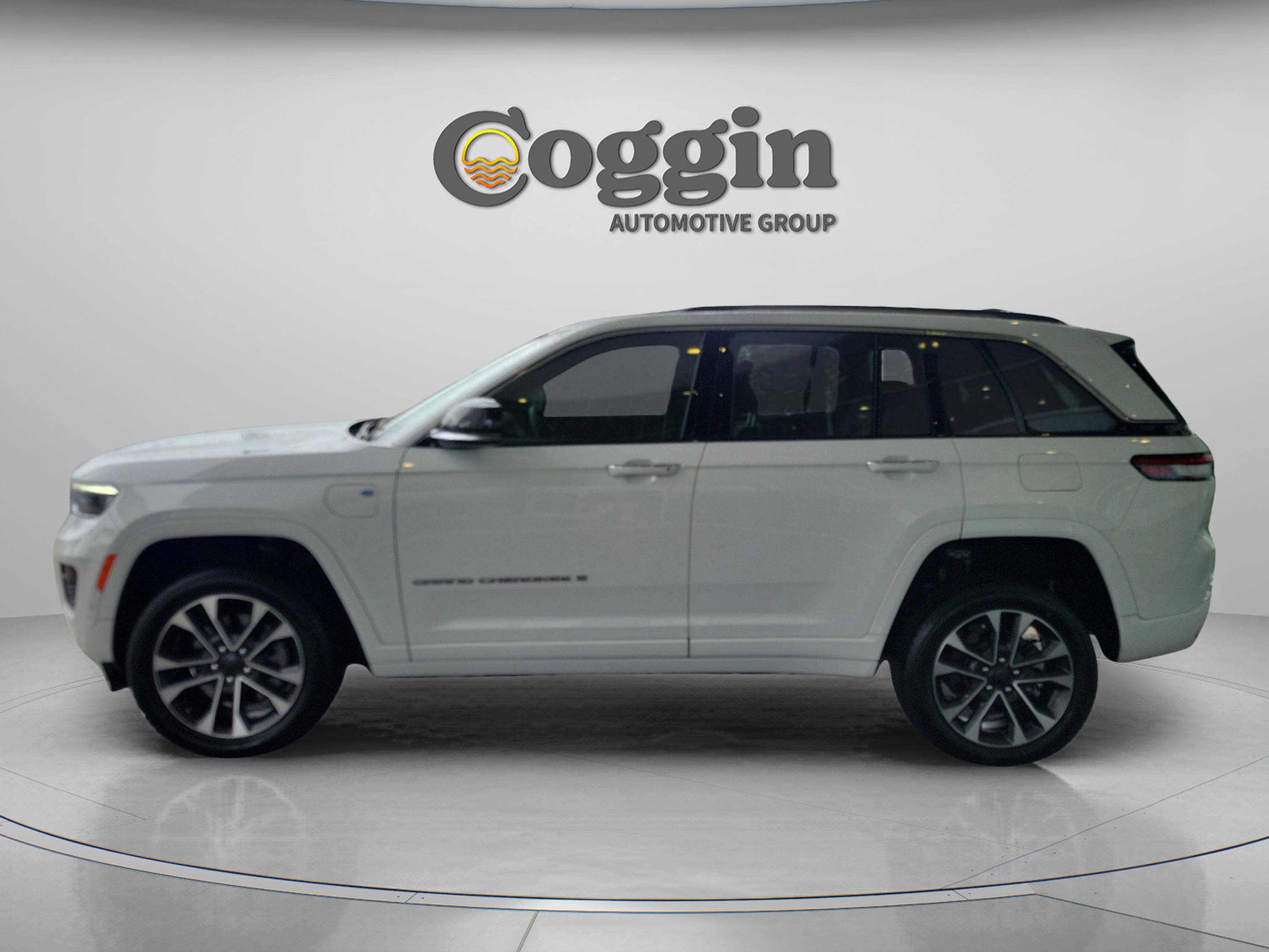 Used 2022 Jeep Grand Cherokee Overland w/ Luxury Tech Group IV image 2