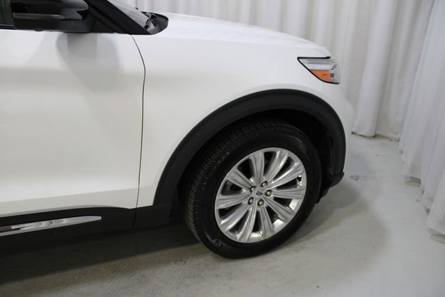 Used 2021 Ford Explorer Limited w/ Equipment Group 301A AWD/4WD image 39