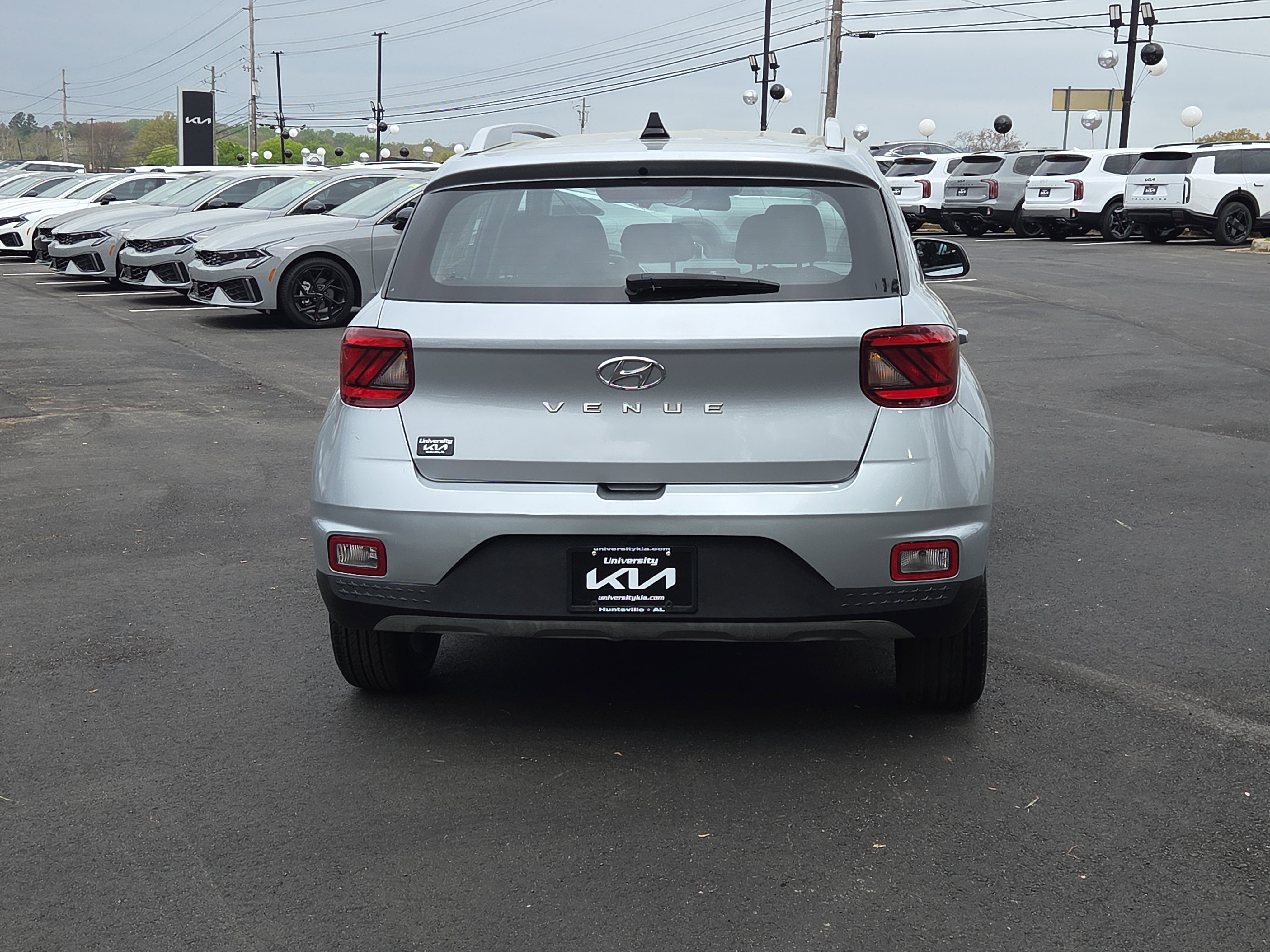 Used 2022 Hyundai Venue SEL w/ Cargo Package image 4