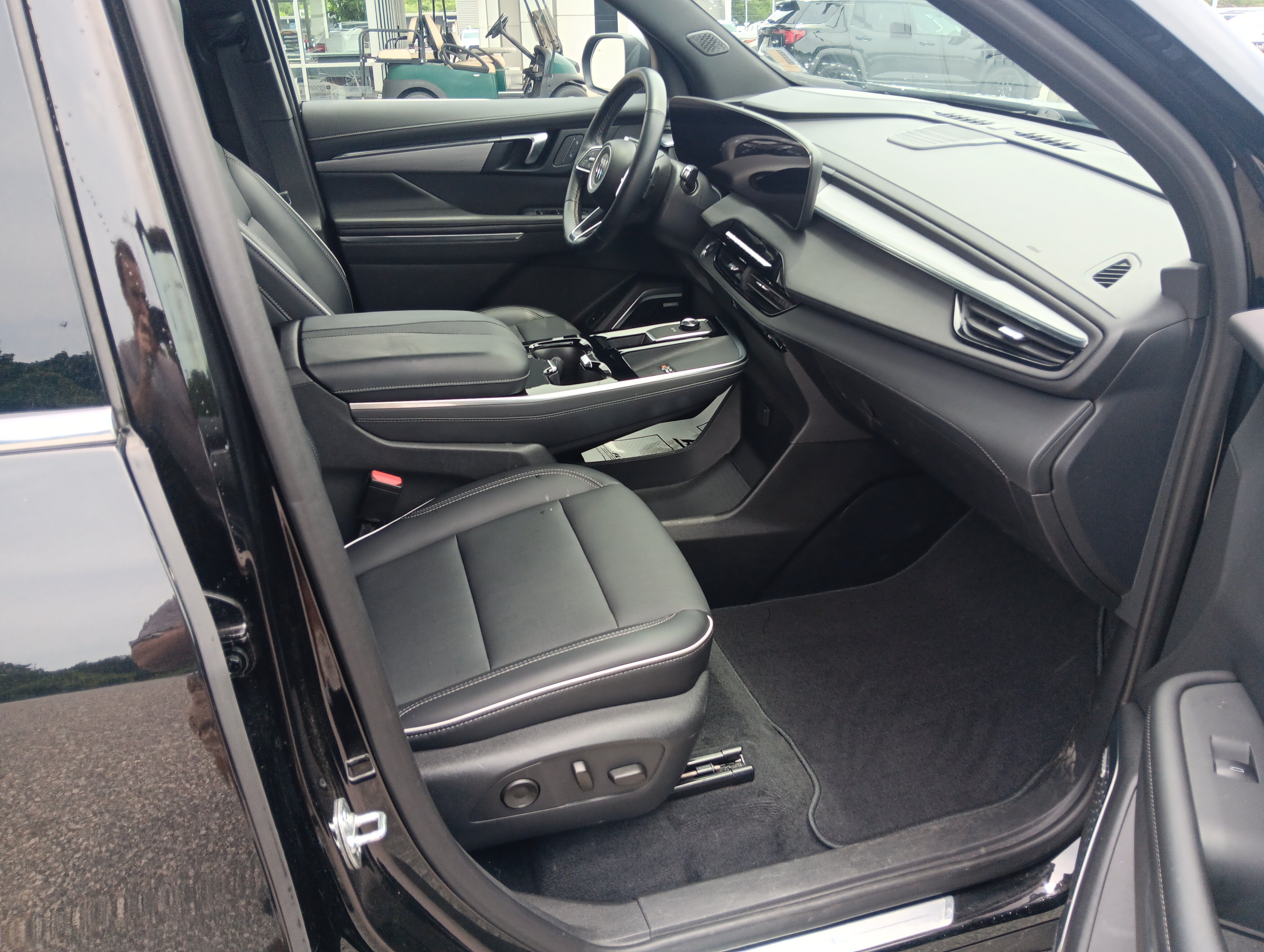 Used 2025 Buick Enclave Preferred AWD/4WD image 18