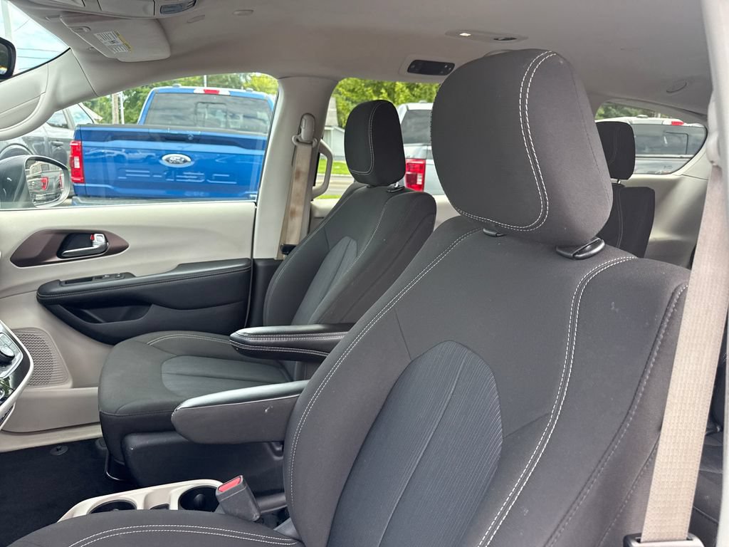Used 2023 Chrysler Voyager LX FWD image 25