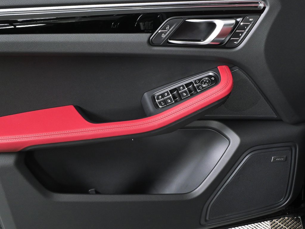 New 2026 Porsche Macan Turbo image 6