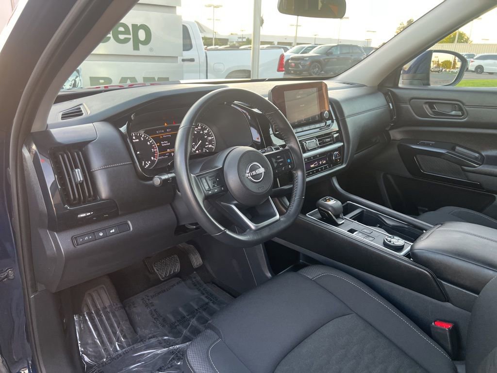 Used 2025 Nissan Pathfinder SV image 20