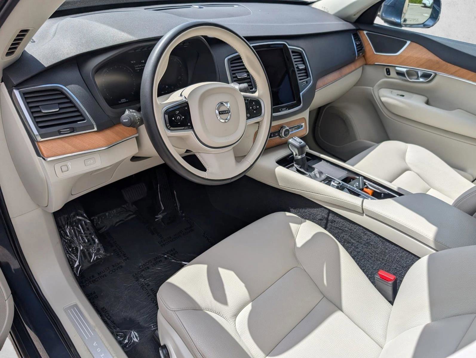 Used 2022 Volvo XC90 T5 Momentum AWD/4WD image 10