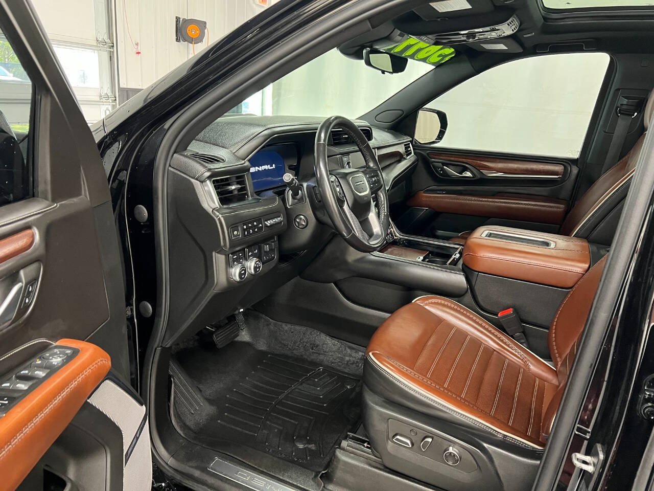 Used 2023 GMC Yukon Denali Ultimate AWD/4WD image 7