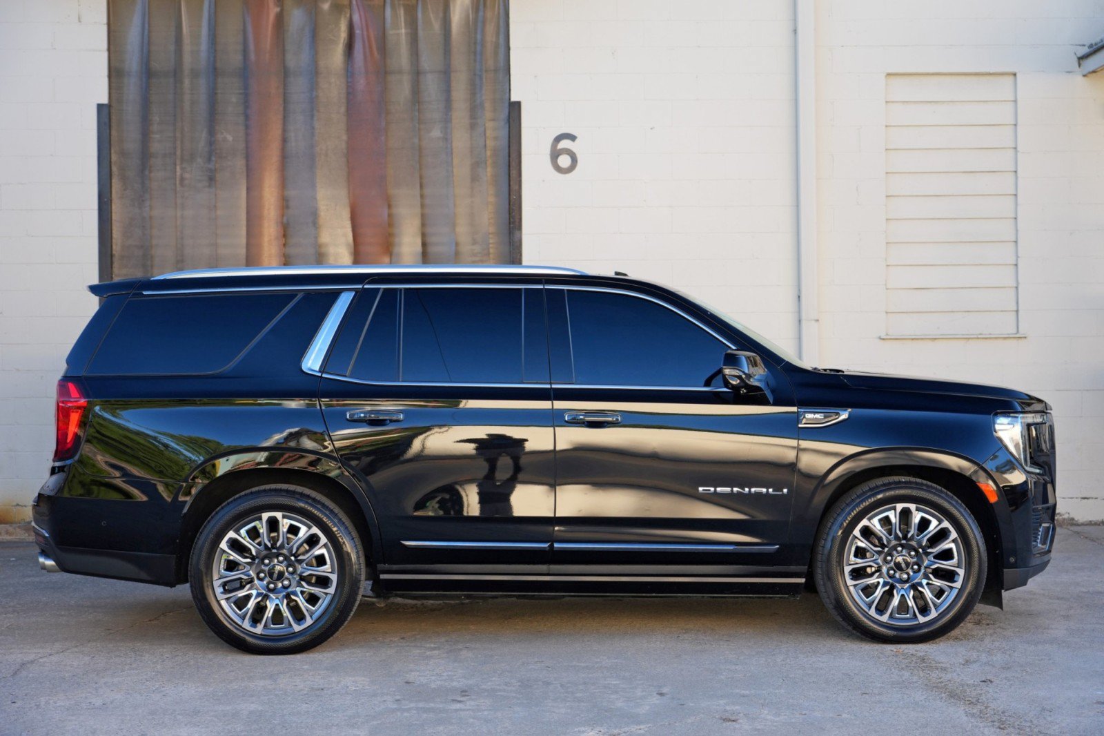 Used 2023 GMC Yukon Denali Ultimate AWD/4WD image 59