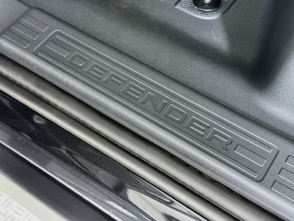 Used 2026 Land Rover Defender 110 X-Dynamic SE AWD/4WD image 18