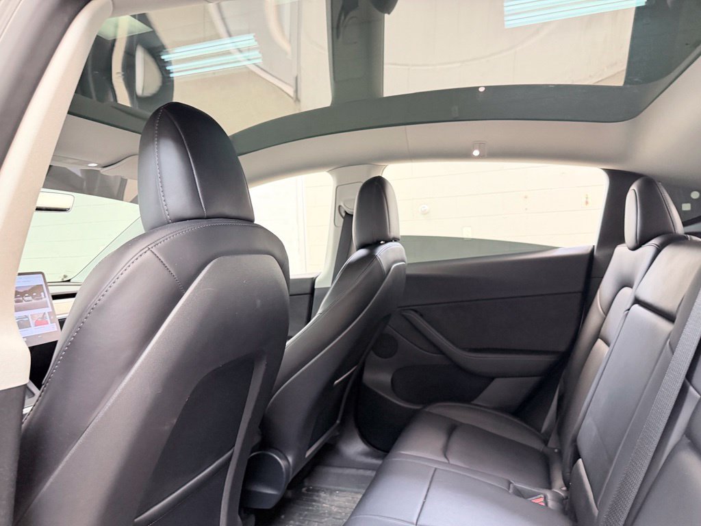 Used 2022 Tesla Model Y Long Range AWD/4WD image 22