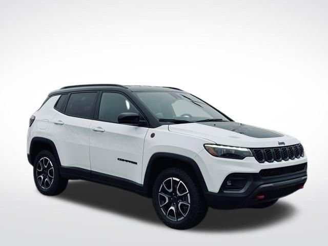 Used 2025 Jeep Compass Trailhawk w/ Trailhawk Elite Group image 5