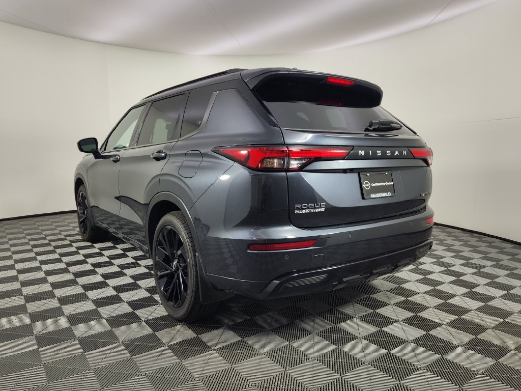 Used 2026 Nissan Rogue Platinum w/ Family Package AWD/4WD image 3