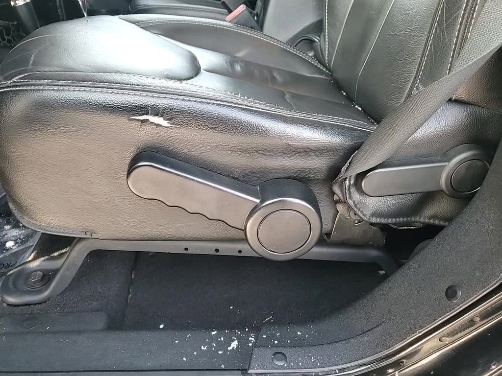 Used 2015 Jeep Wrangler Unlimited Sahara w/ Connectivity Group image 14