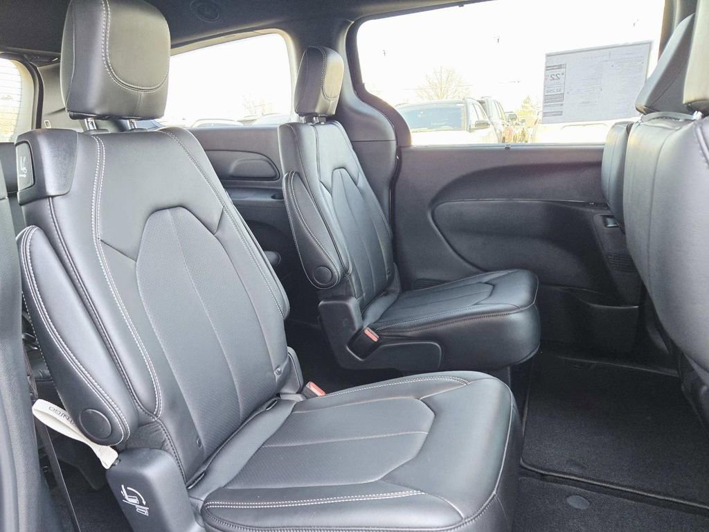 New 2026 Chrysler Pacifica Select image 20