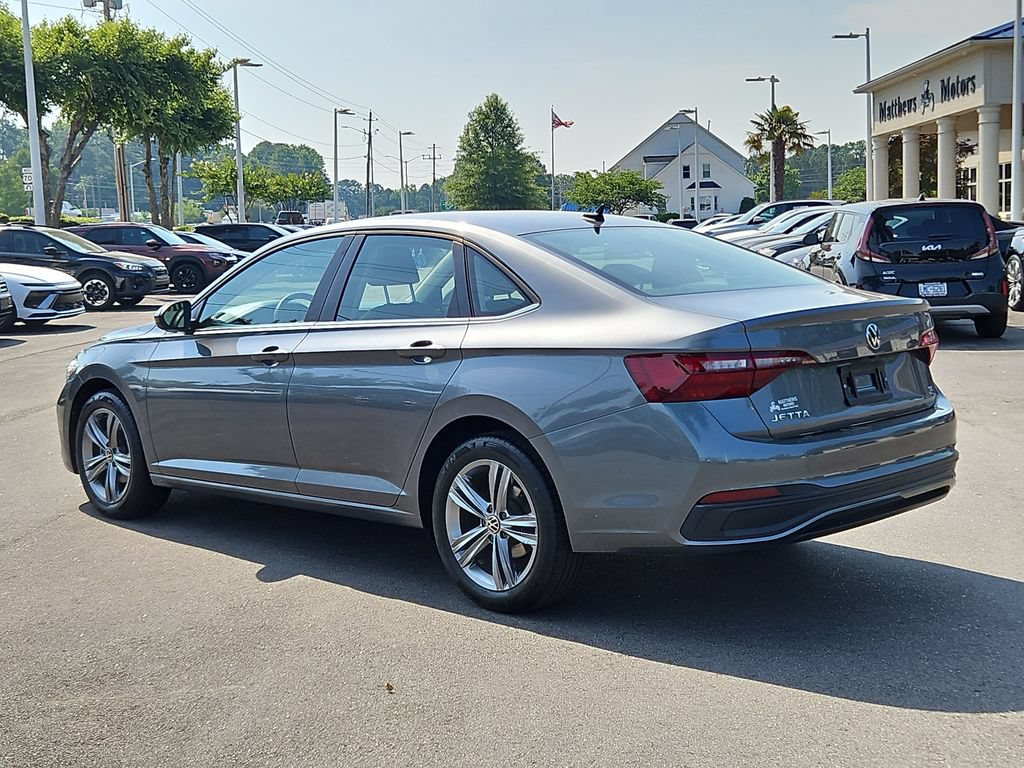 Used 2024 Volkswagen Jetta SE FWD image 5