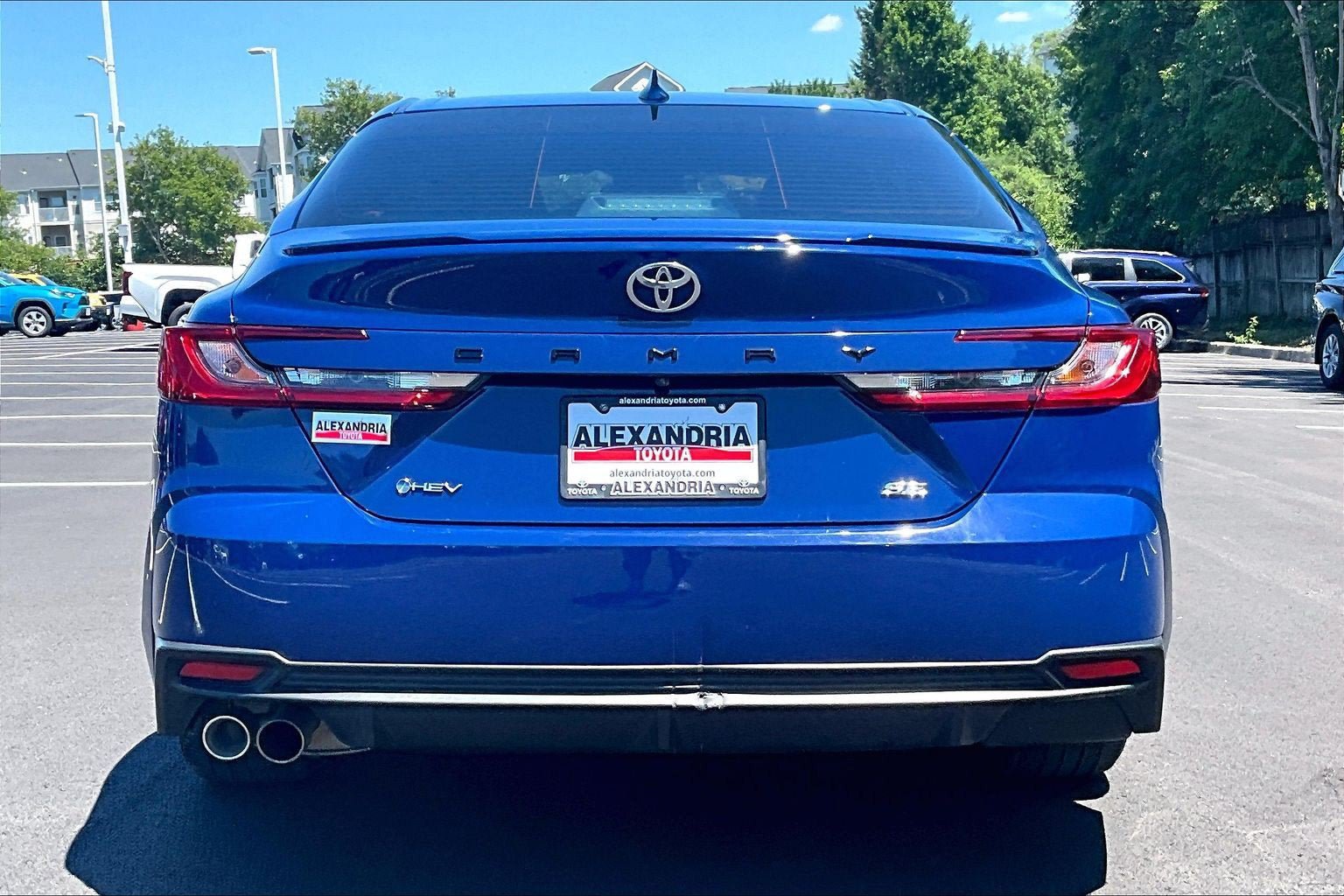 Used 2025 Toyota Camry SE w/ Convenience Package FWD image 4