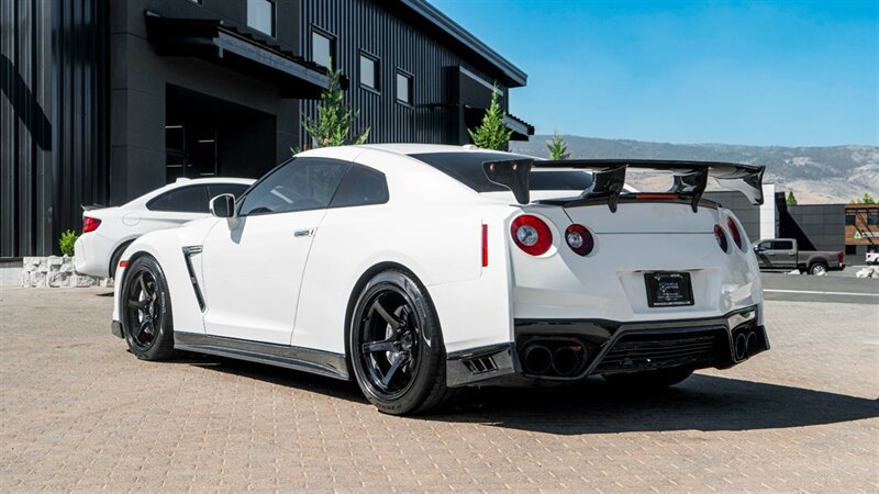 Used 2010 Nissan GT-R Premium AWD/4WD image 2