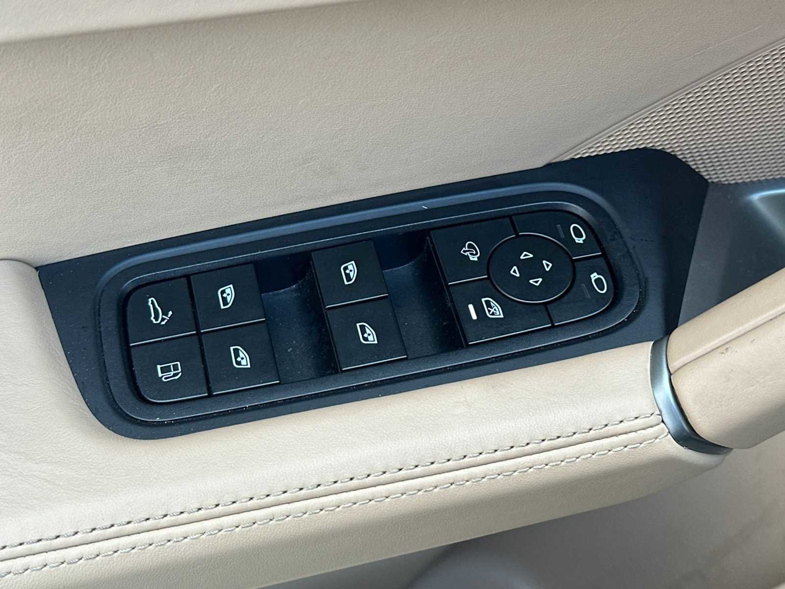 Certified 2025 Porsche Cayenne E-Hybrid image 13