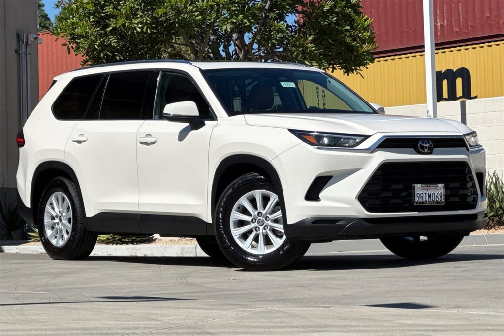 Used 2024 Toyota Grand Highlander XLE image 2