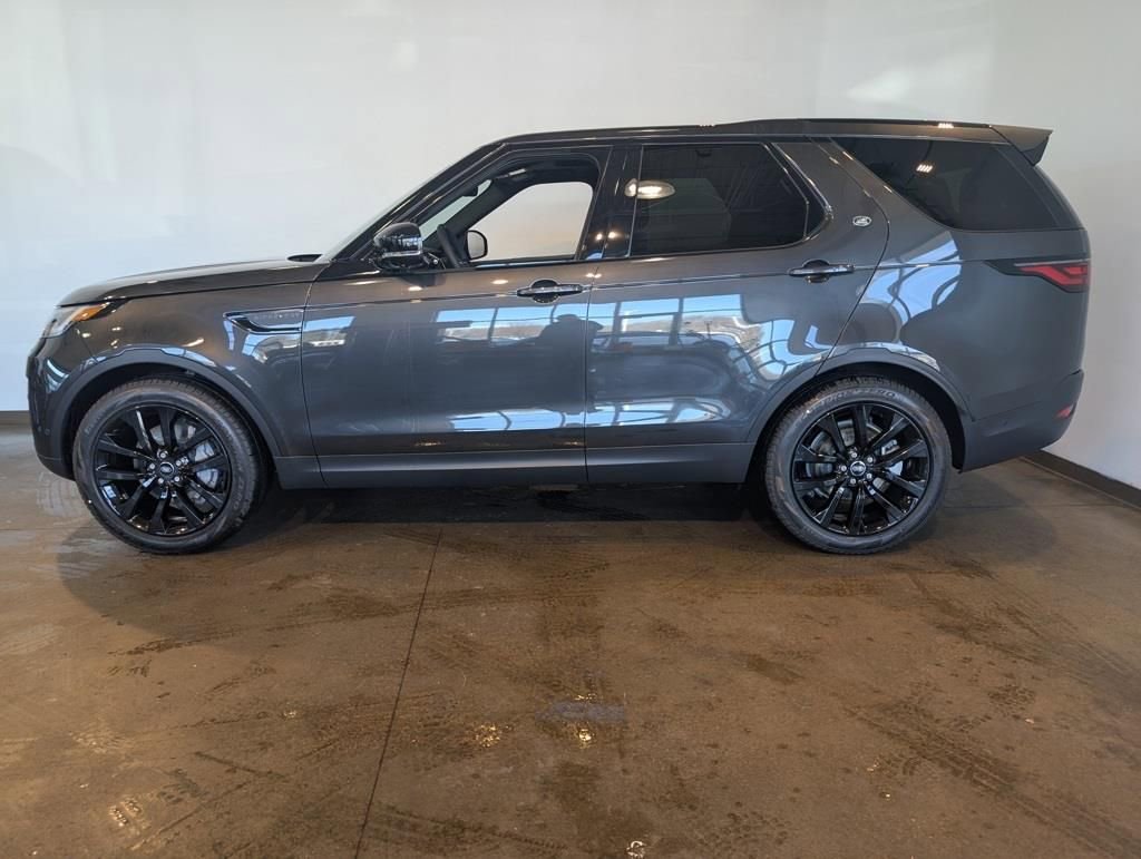 New 2026 Land Rover Discovery S image 3