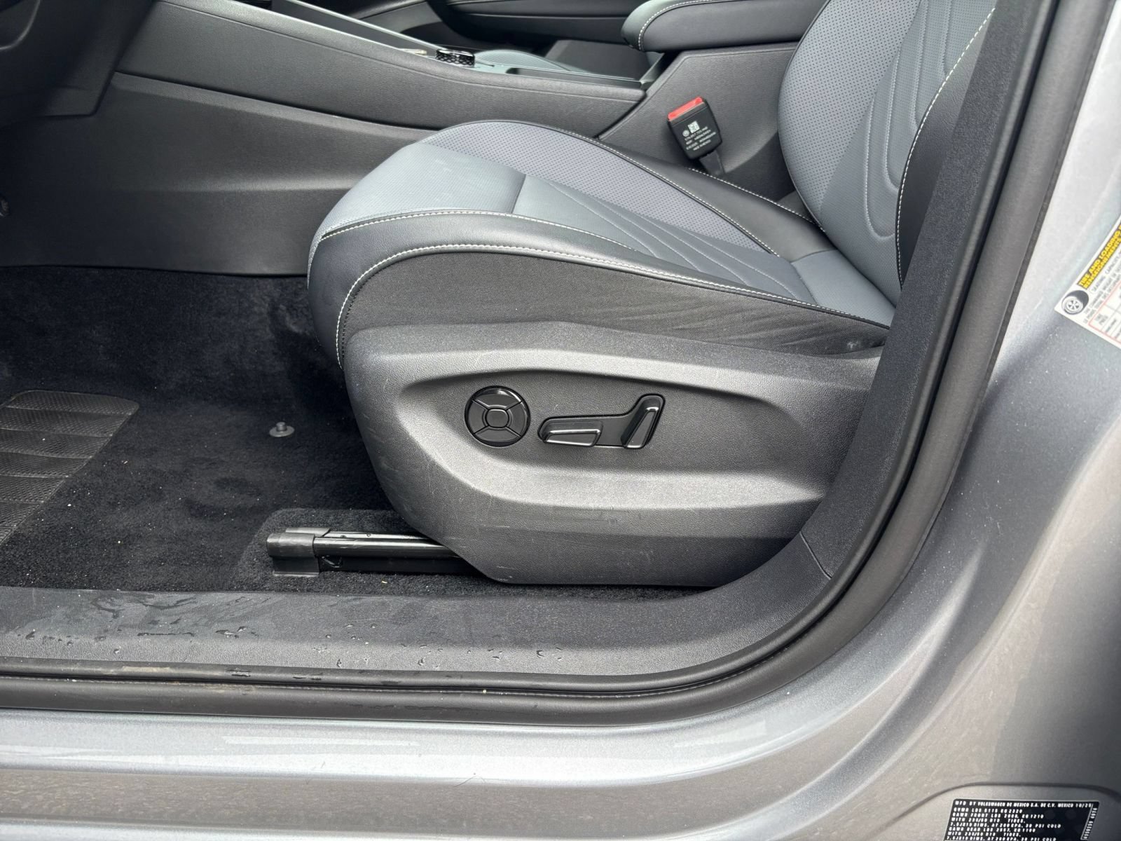 Used 2026 Volkswagen Tiguan SE AWD/4WD image 21