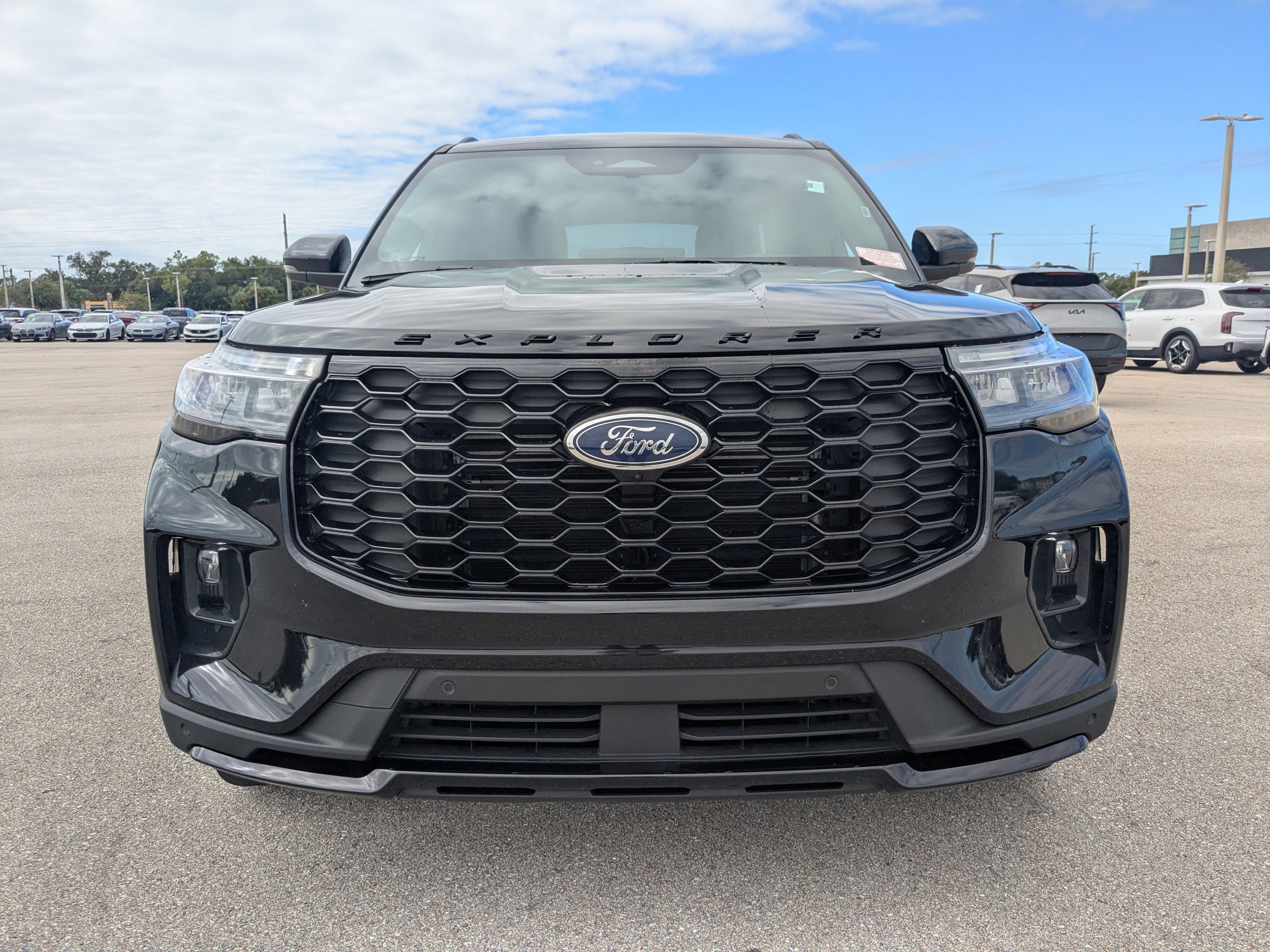 Used 2025 Ford Explorer ST-Line w/ ST-Line Street Pack image 10