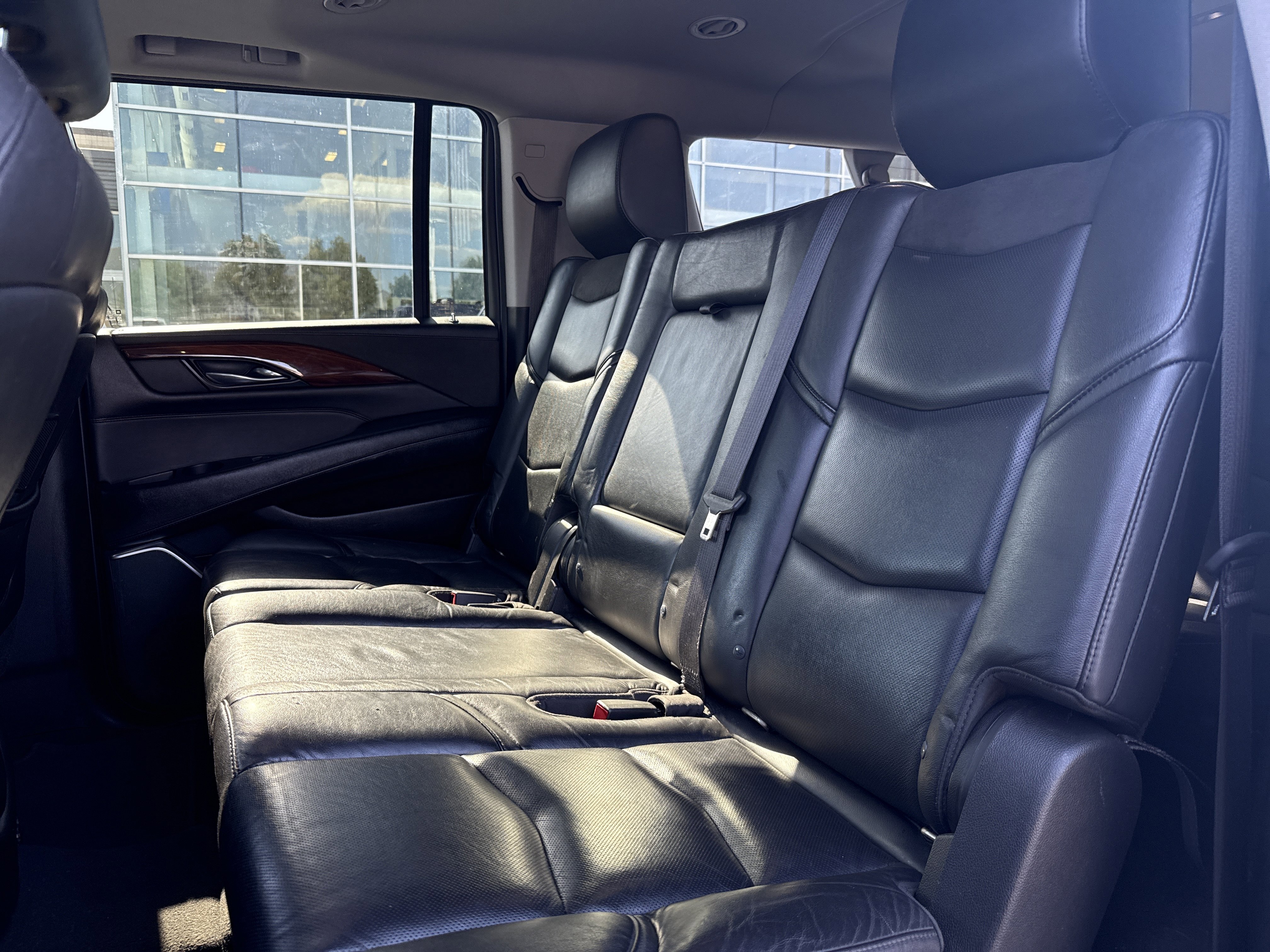 Used 2019 Cadillac Escalade ESV Luxury AWD/4WD image 25