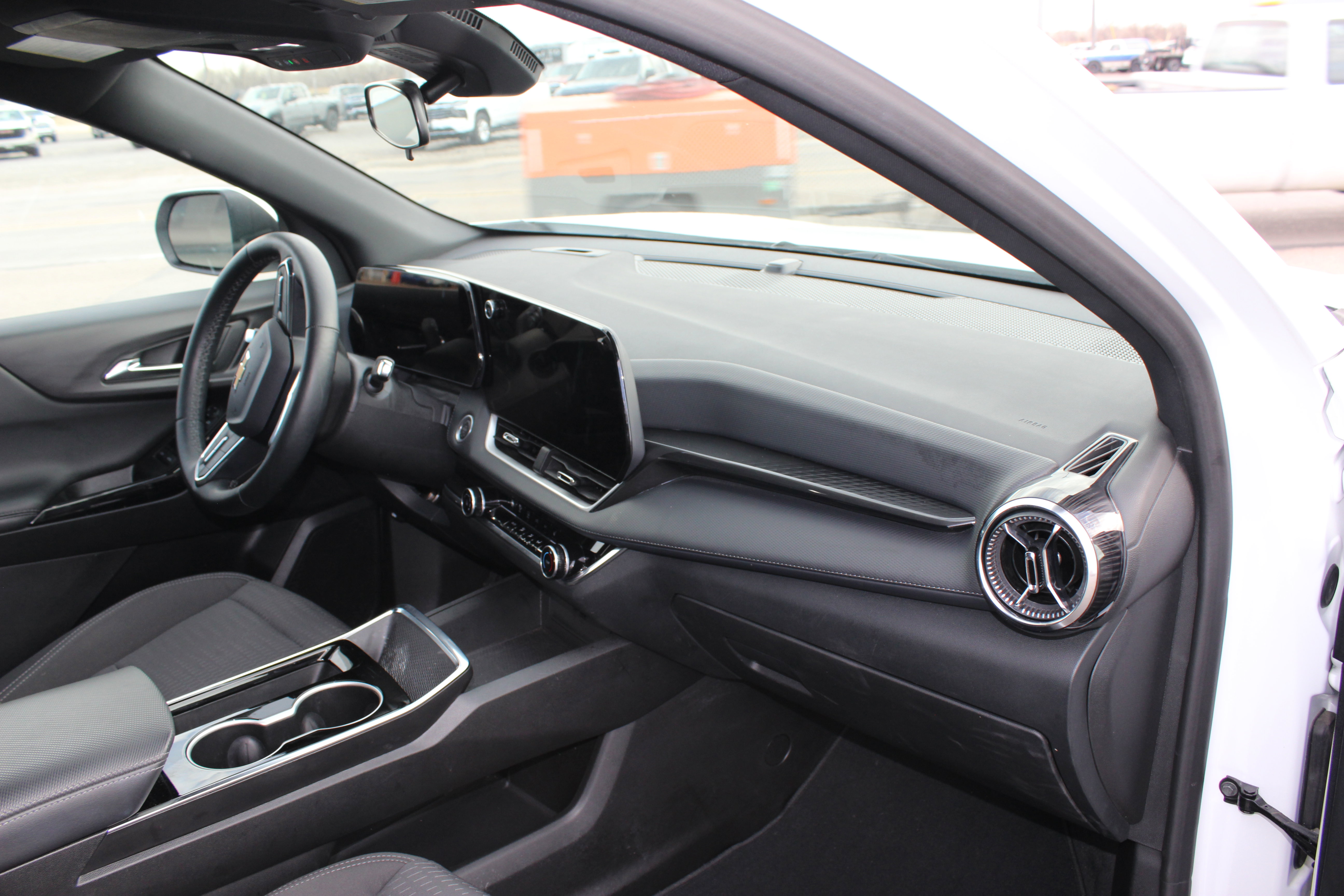 Used 2025 Chevrolet Equinox LT image 13