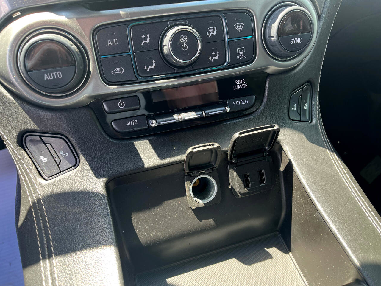 Used 2018 Chevrolet Suburban LT image 14