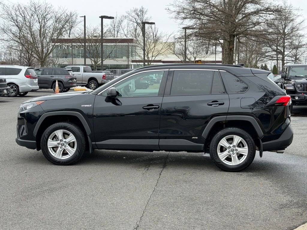Used 2021 Toyota RAV4 LE image 10