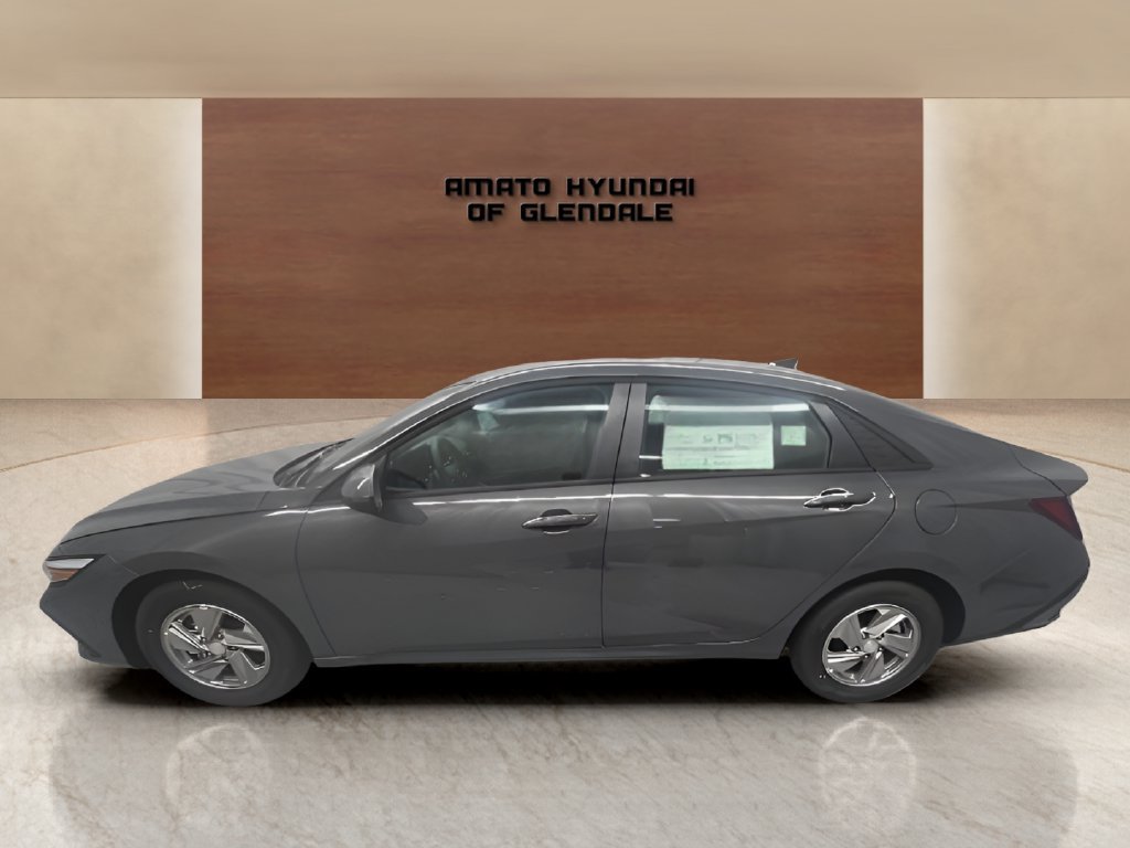 New 2026 Hyundai Elantra SE FWD image 3