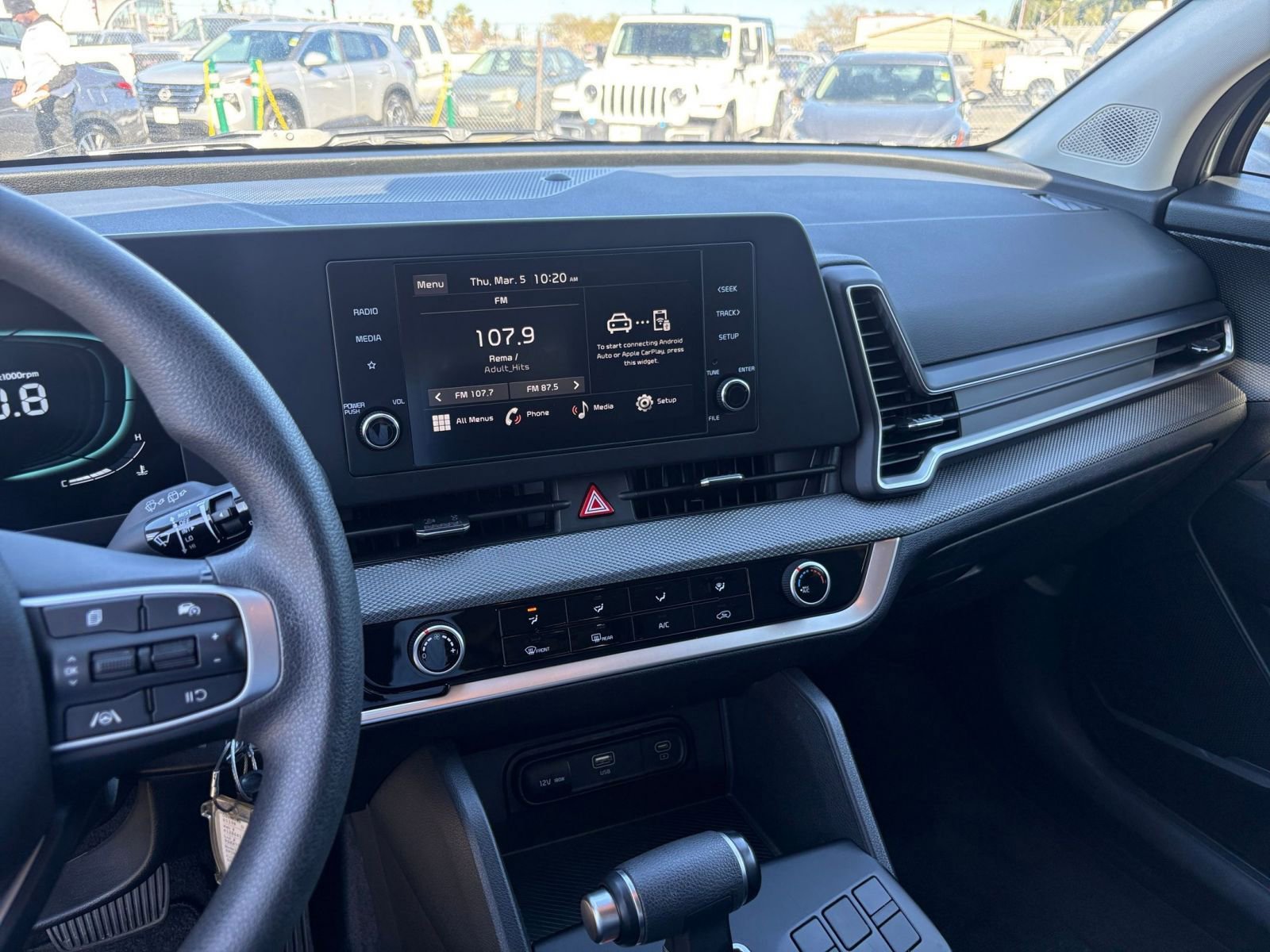Used 2025 Kia Sportage LX image 17