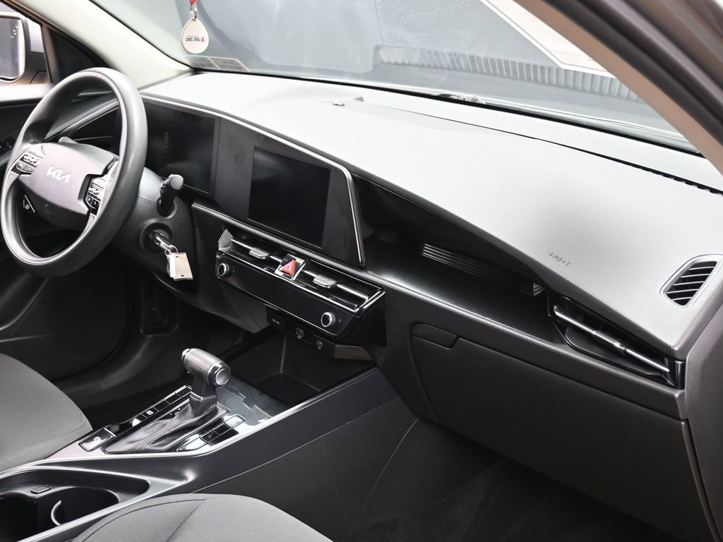 Used 2023 Kia Niro LX image 31