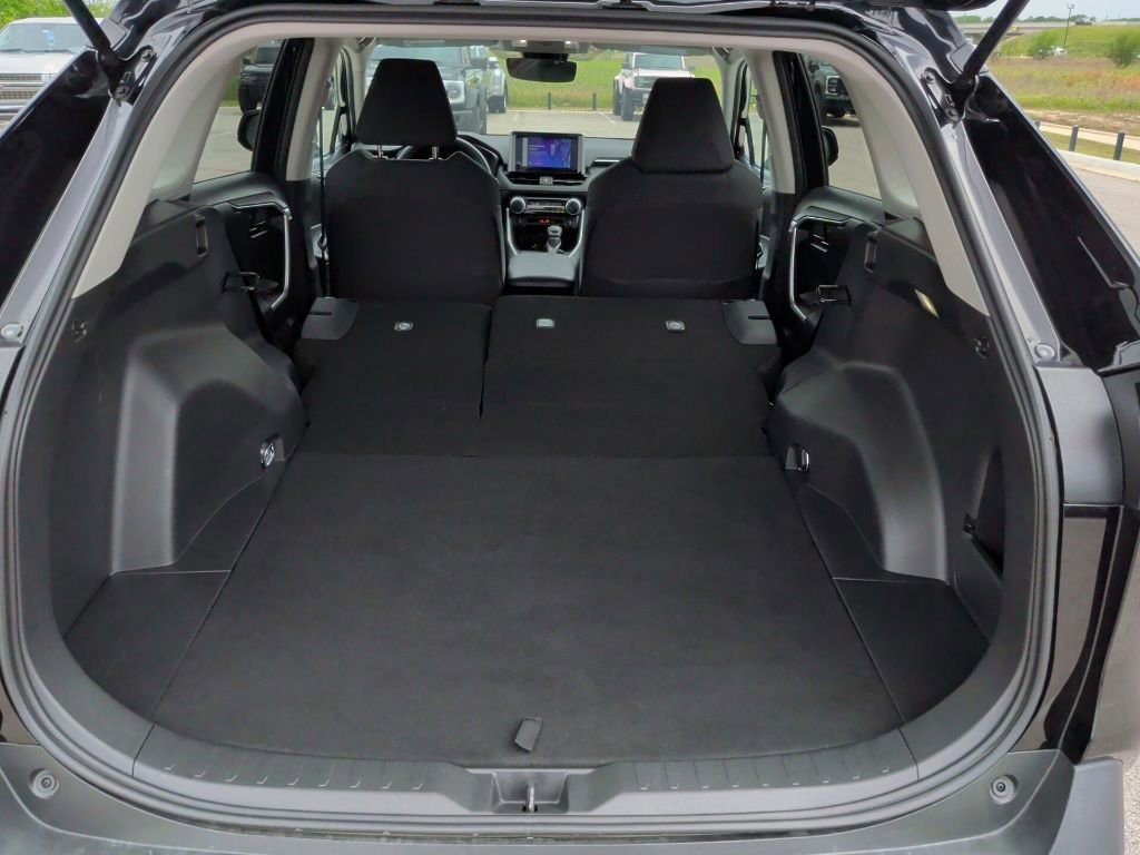 Used 2025 Toyota RAV4 LE image 35