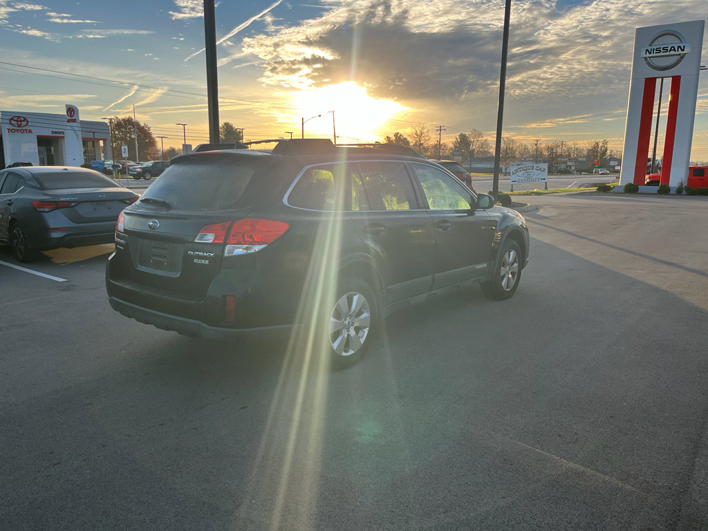 Used 2011 Subaru Outback 2.5i Limited w/ PWR Moonroof Pkg image 4