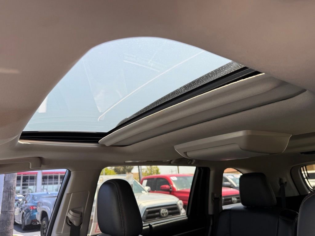 Used 2016 Toyota Highlander Limited FWD image 23