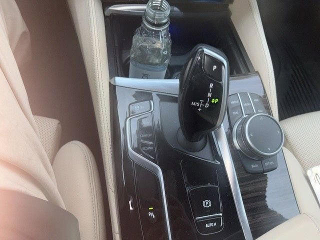 Used 2021 BMW 530i xDrive w/ M Sport Package image 6