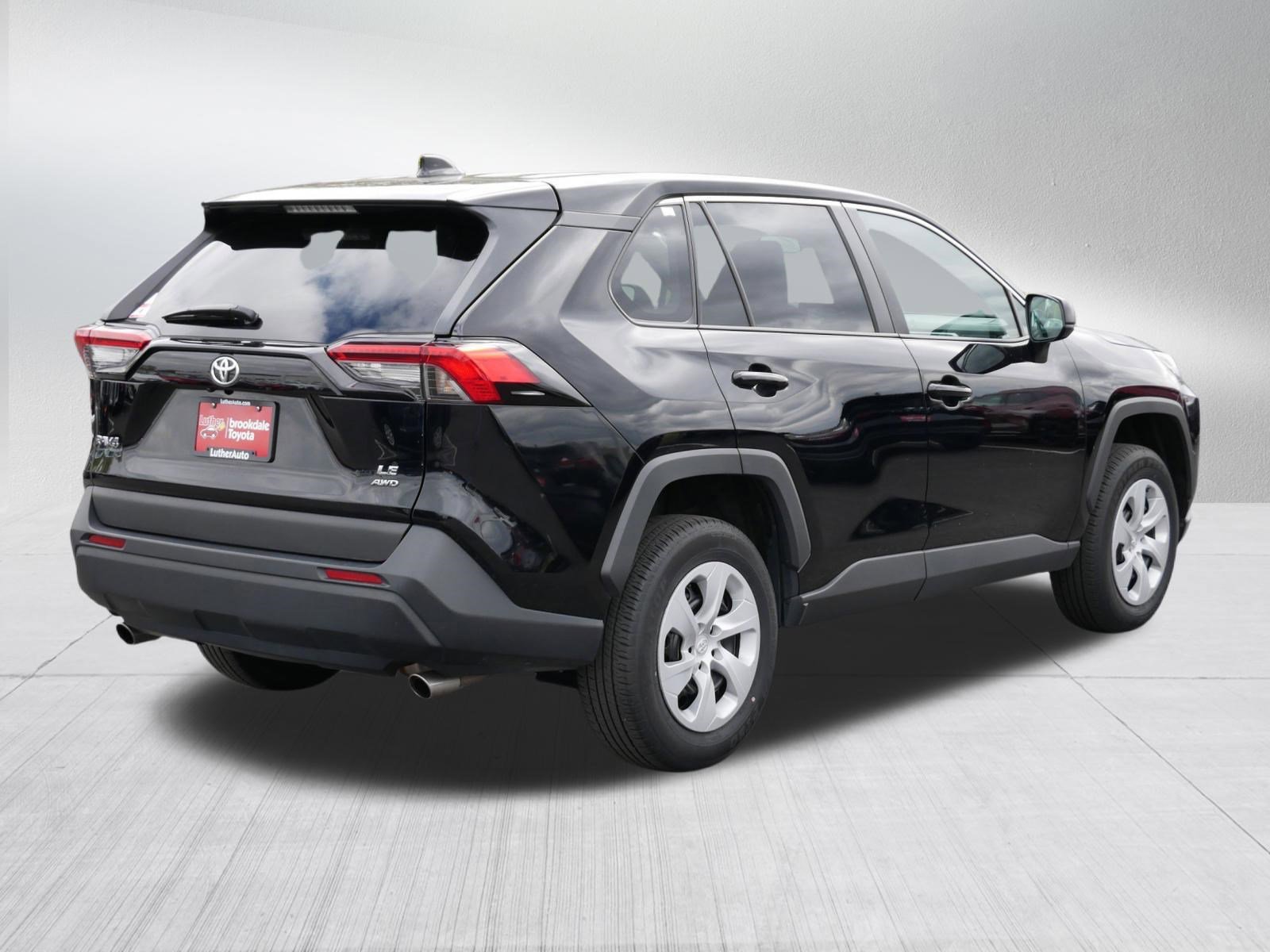 Used 2024 Toyota RAV4 LE AWD/4WD image 7