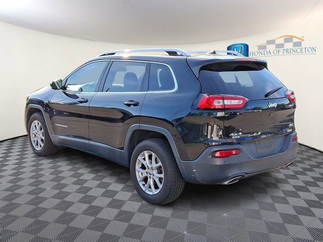 Used 2017 Jeep Cherokee Latitude w/ Comfort/Convenience Group AWD/4WD image 4