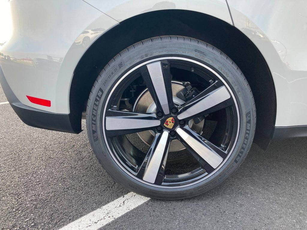 Used 2024 Porsche Macan image 15