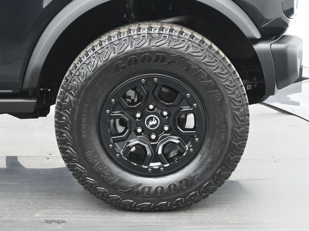Used 2025 Ford Bronco Badlands image 24