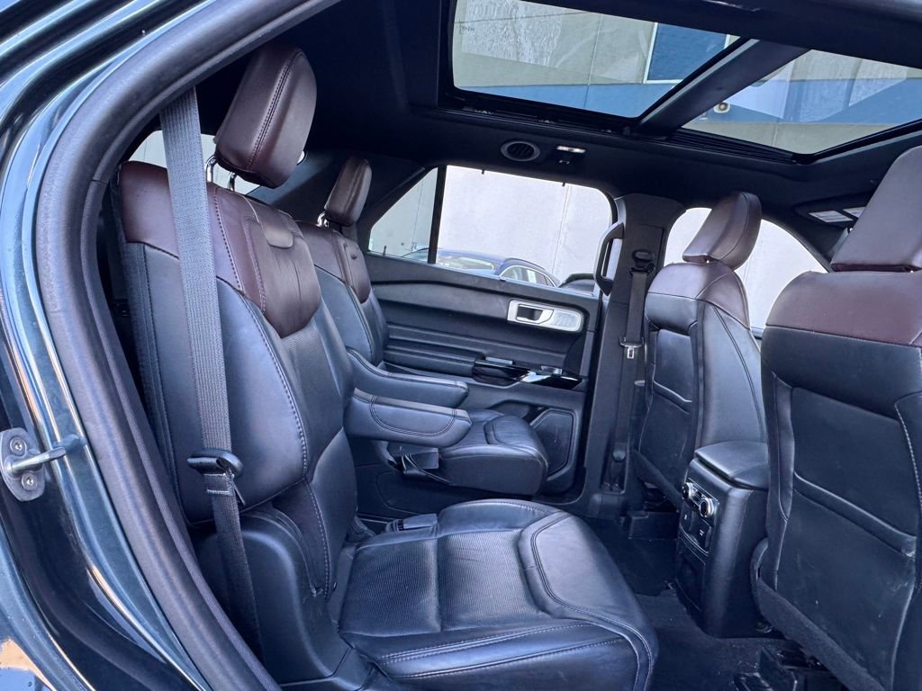 Used 2022 Ford Explorer Platinum w/ Equipment Group 601A image 27