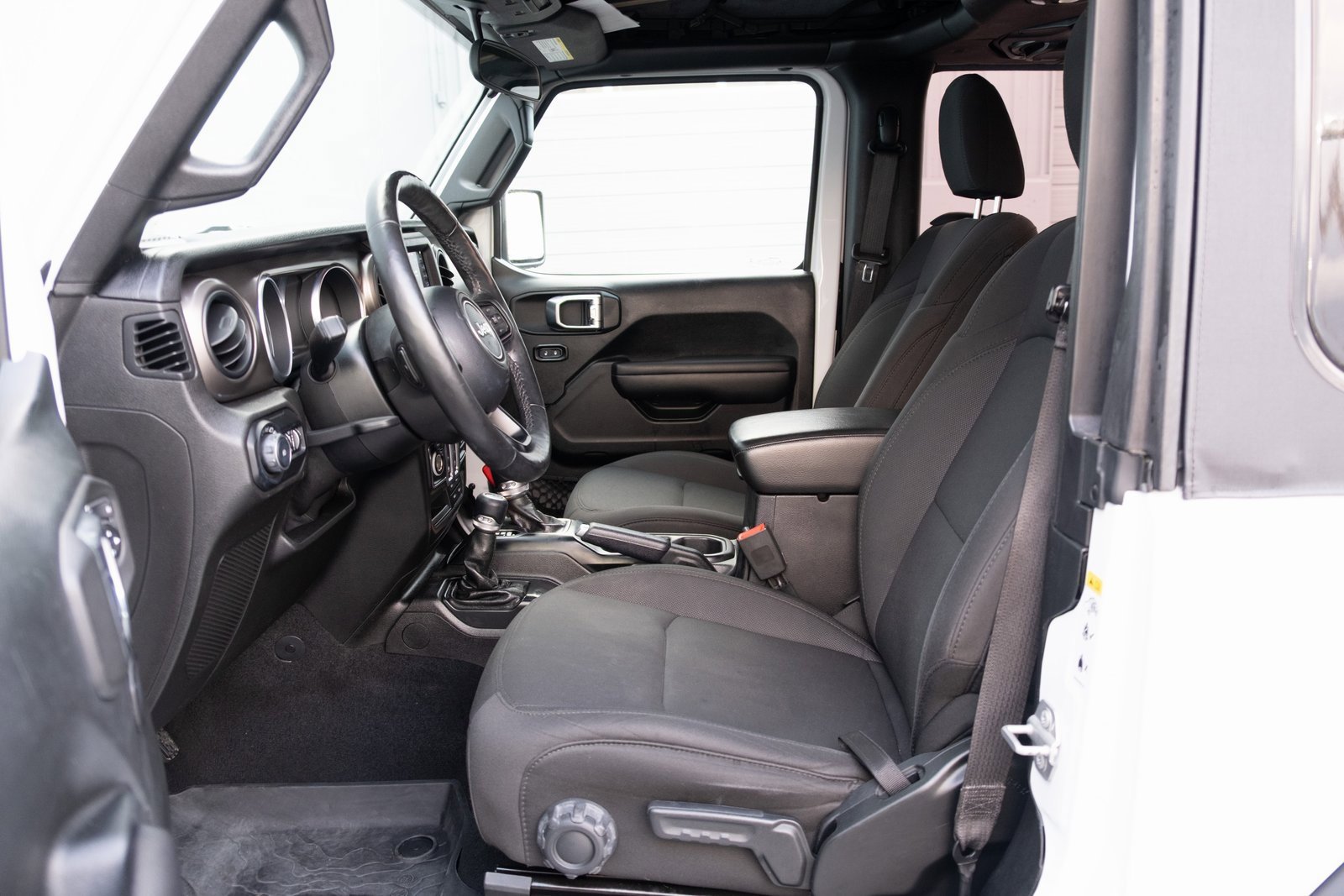 Used 2018 Jeep Wrangler Sport image 11