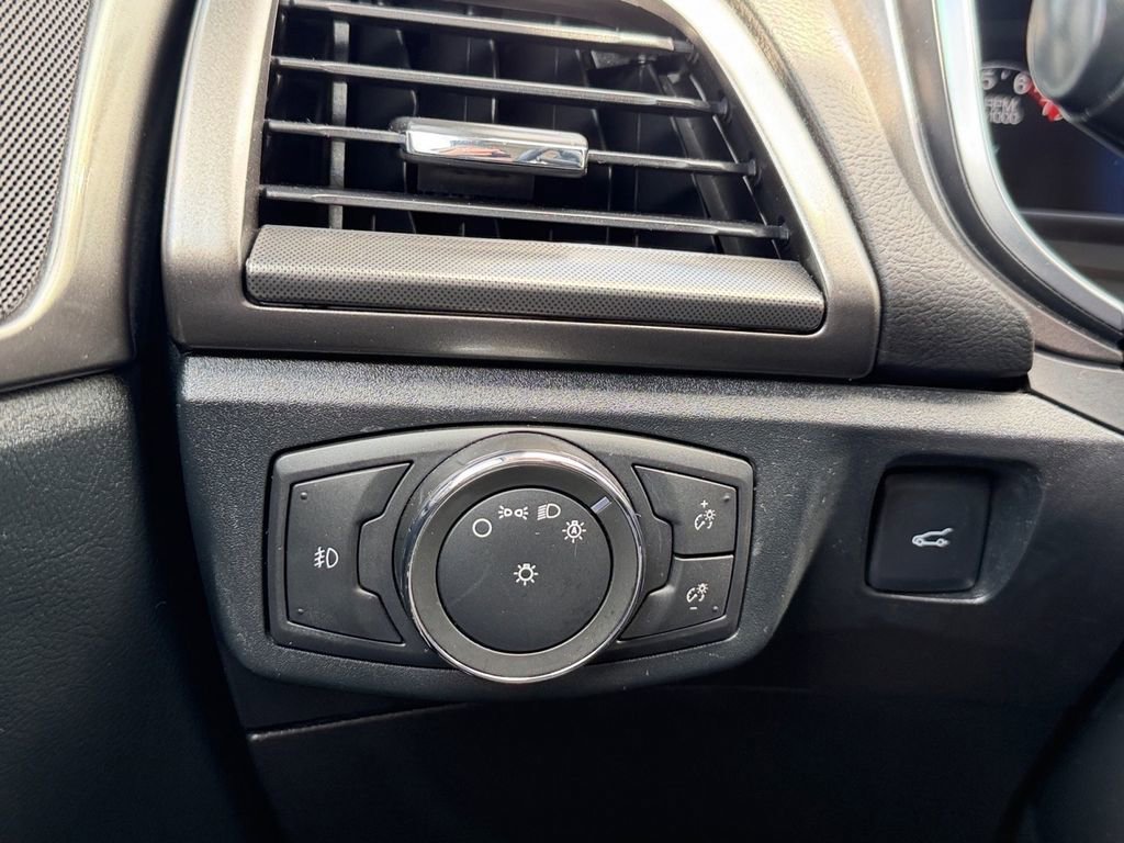 Used 2017 Ford Fusion SE w/ Equipment Group 201A image 21