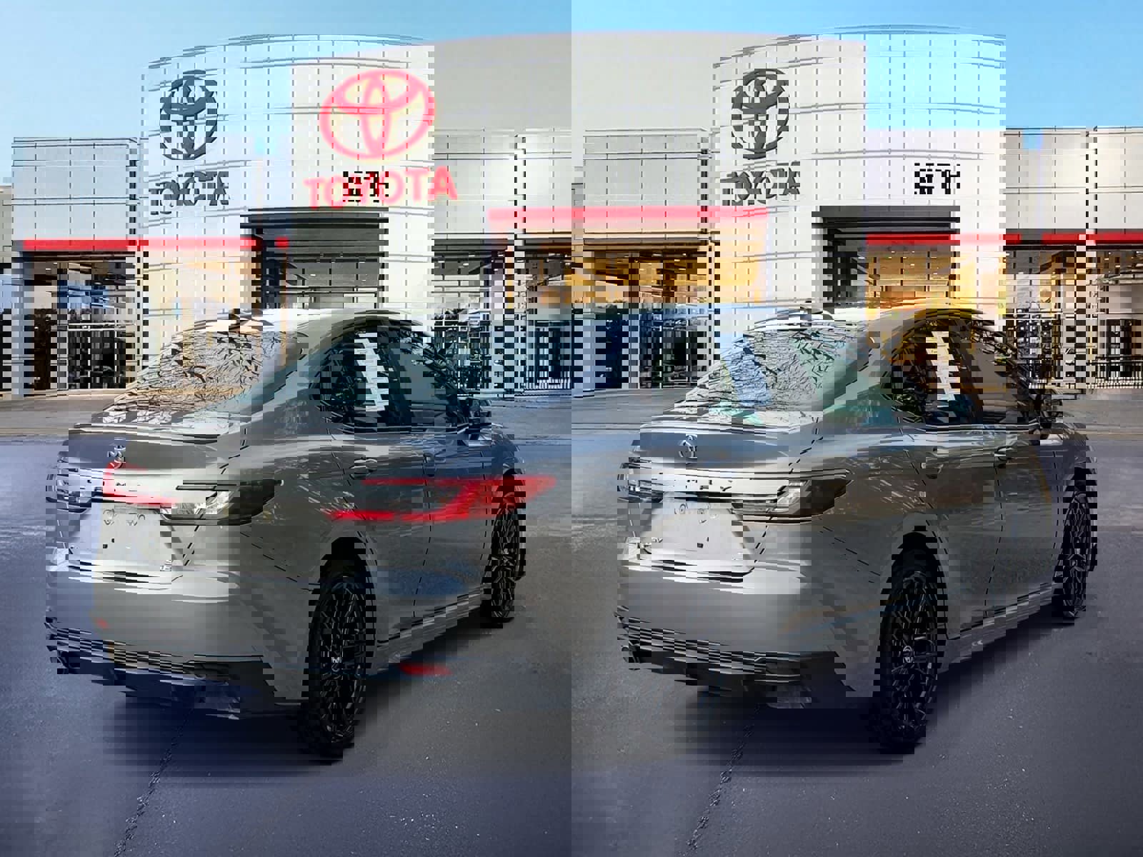 Used 2025 Toyota Camry SE image 5