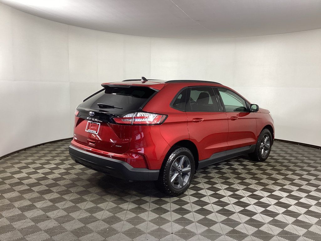 Used 2024 Ford Edge SEL w/ Sport Appearance Package AWD/4WD image 2