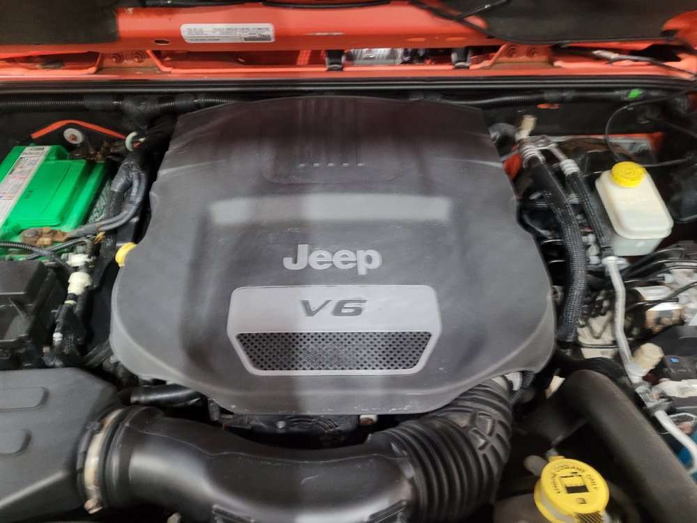 Used 2015 Jeep Wrangler Unlimited Sahara w/ Dual Top Group AWD/4WD image 30