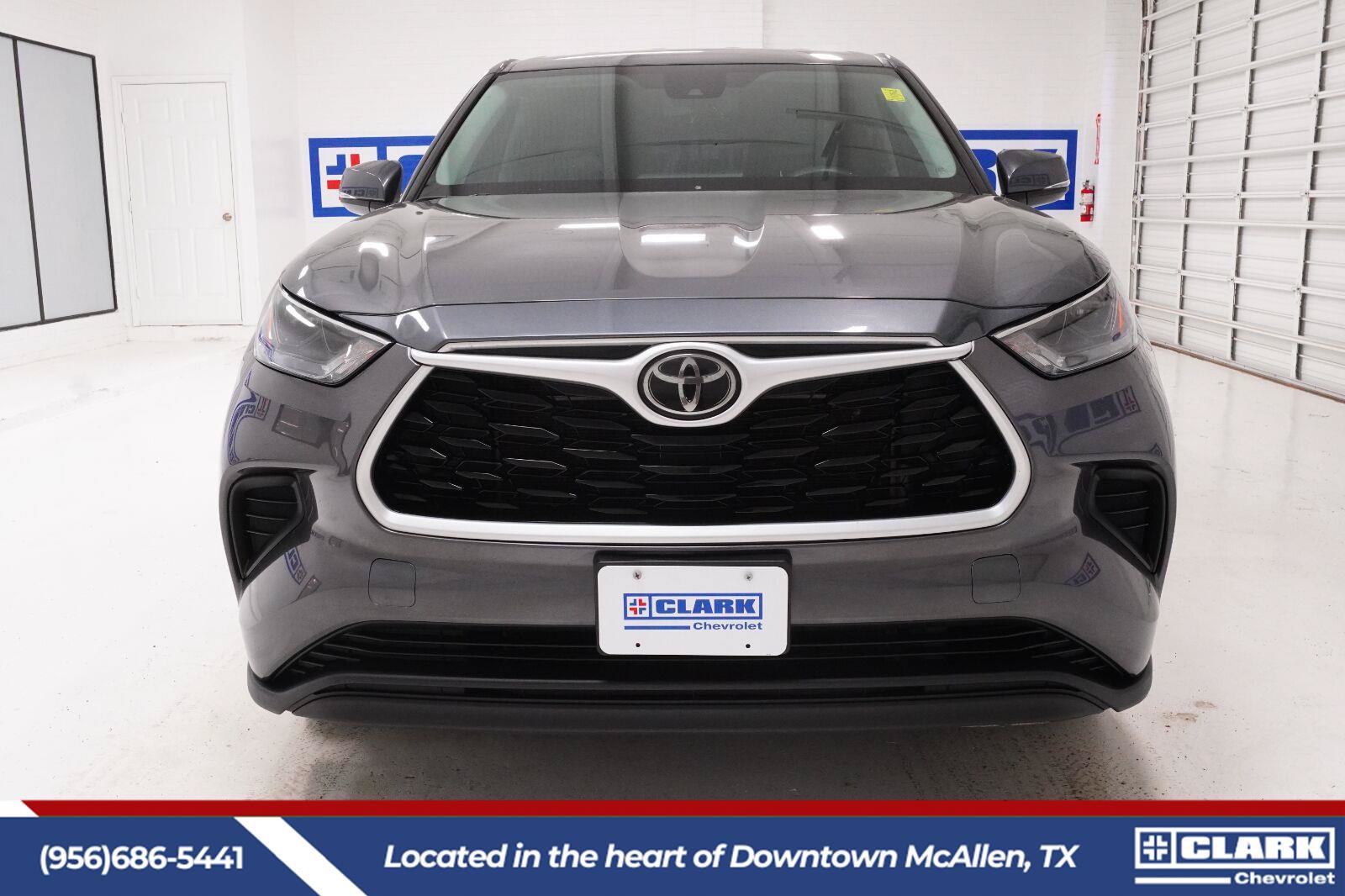 Used 2022 Toyota Highlander L FWD image 2