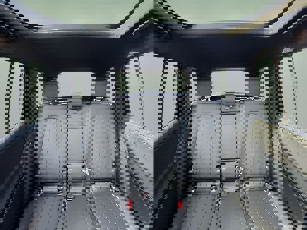 Used 2022 Mercedes-Benz GLB 250 4MATIC w/ Premium Package Lite image 21